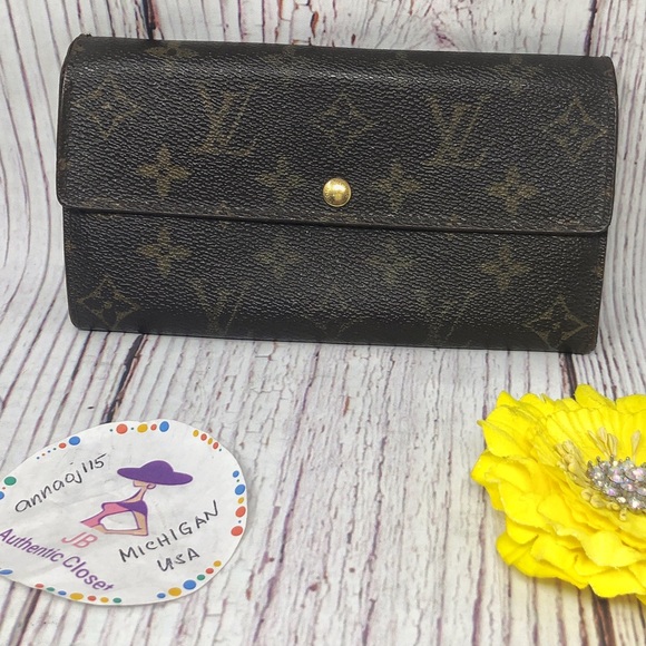 Louis Vuitton Handbags - Louis Vuitton Monogram Sarah Wallet